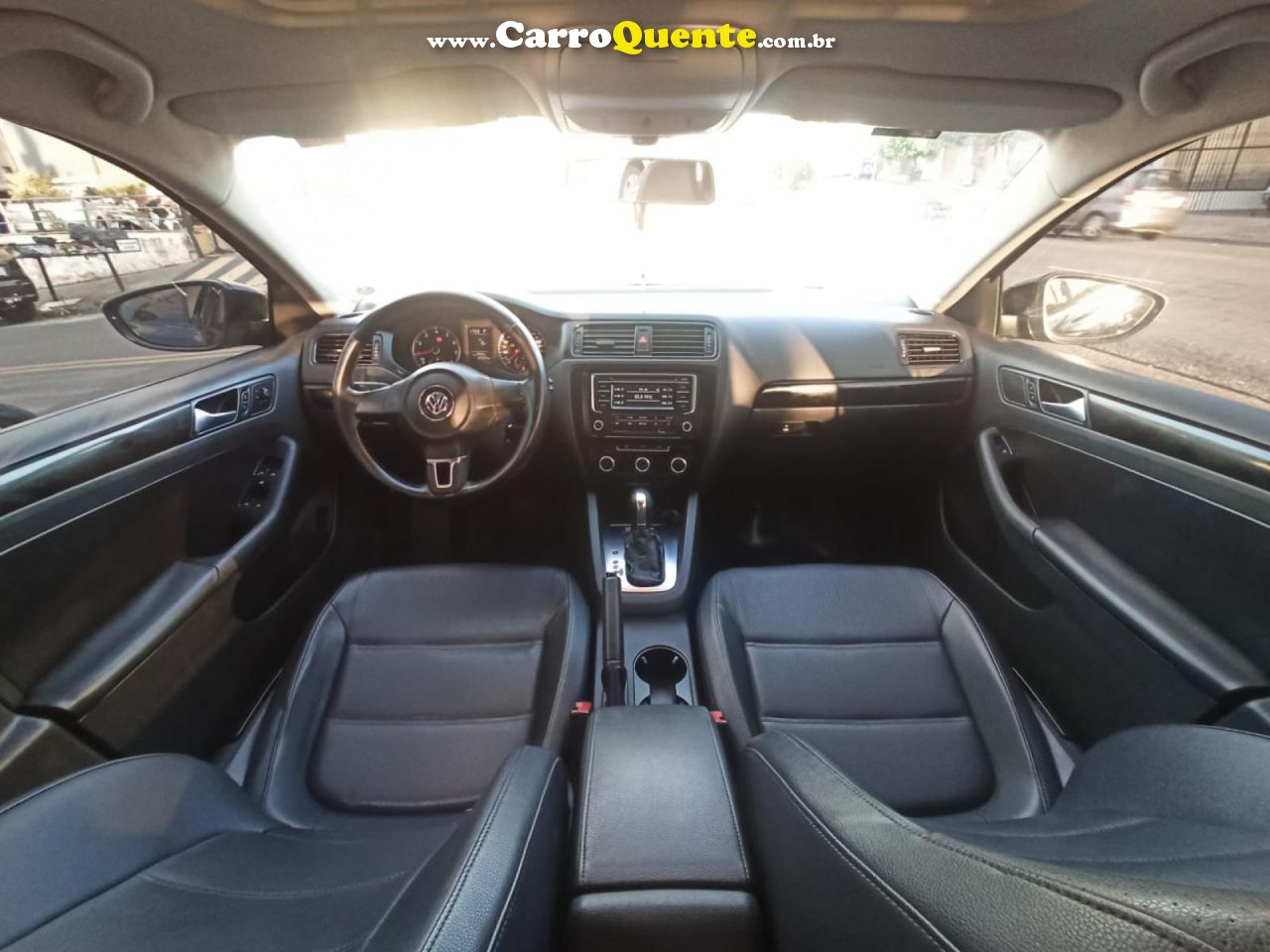 VOLKSWAGEN   JETTA COMFORTLINE 2.0 T.FLEX 8V 4P TIPT.   PRETO 2013 2.0 GASOLINA - Loja