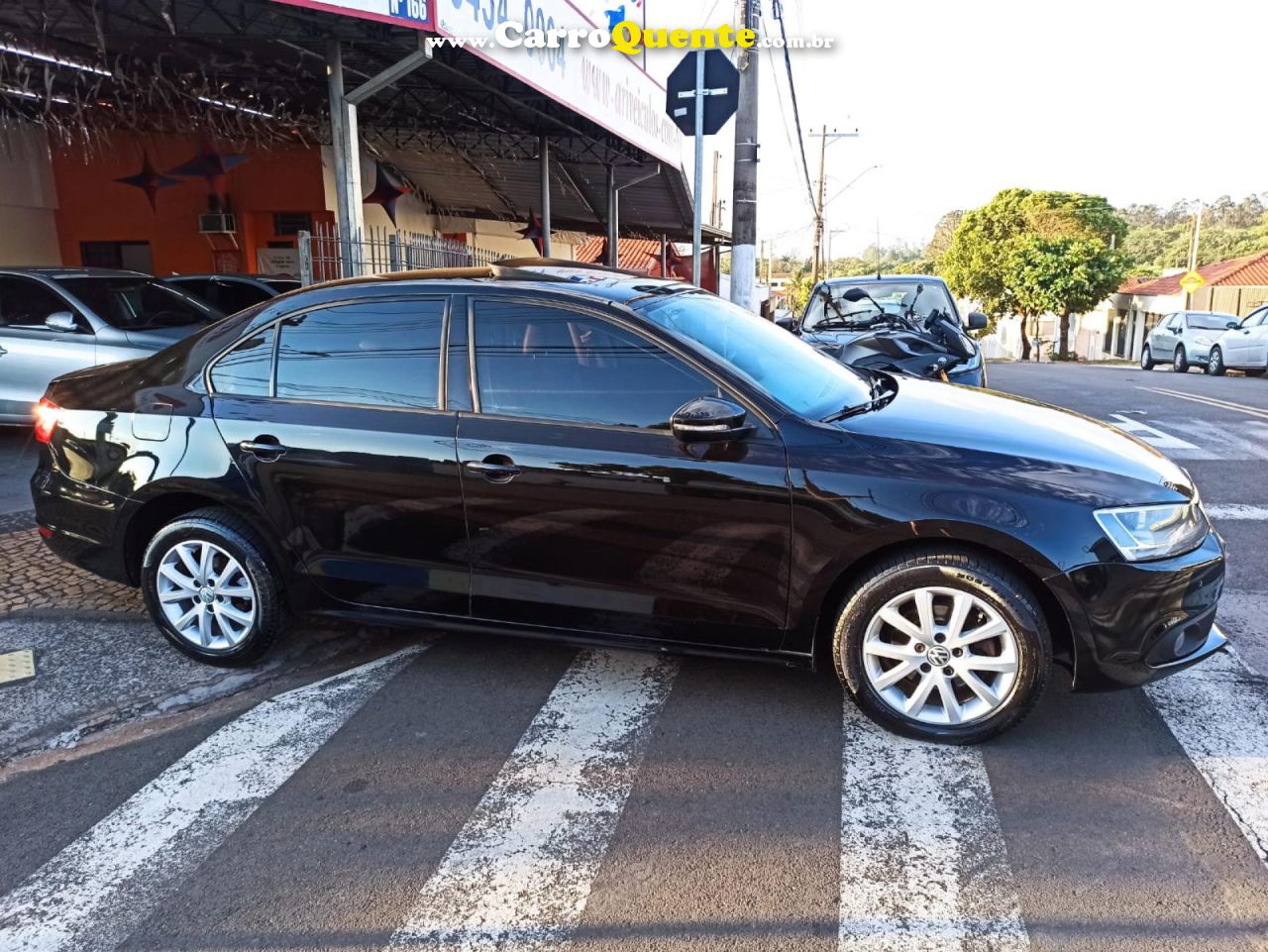 VOLKSWAGEN   JETTA COMFORTLINE 2.0 T.FLEX 8V 4P TIPT.   PRETO 2013 2.0 GASOLINA - Loja