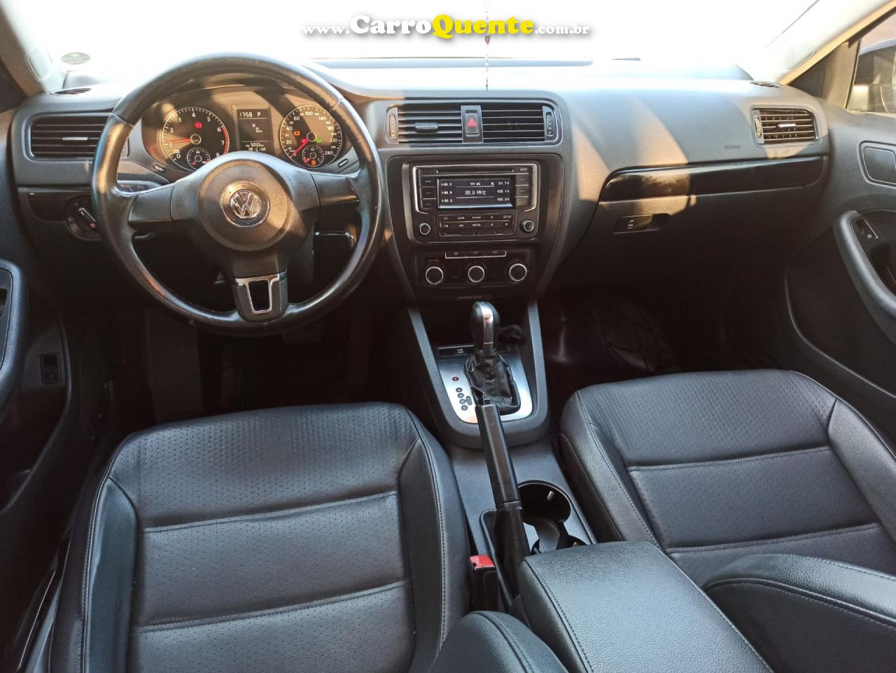 VOLKSWAGEN   JETTA COMFORTLINE 2.0 T.FLEX 8V 4P TIPT.   PRETO 2013 2.0 GASOLINA - Loja