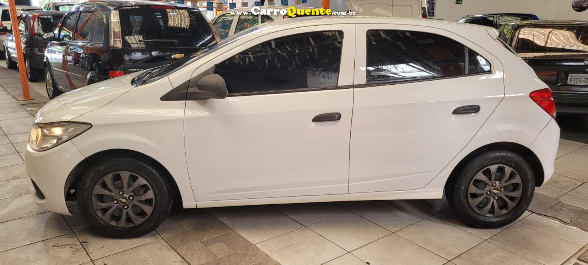 CHEVROLET   ONIX HATCH JOY 1.0 8V FLEX 5P MEC.   BRANCO 2018 1.0 FLEX - Loja