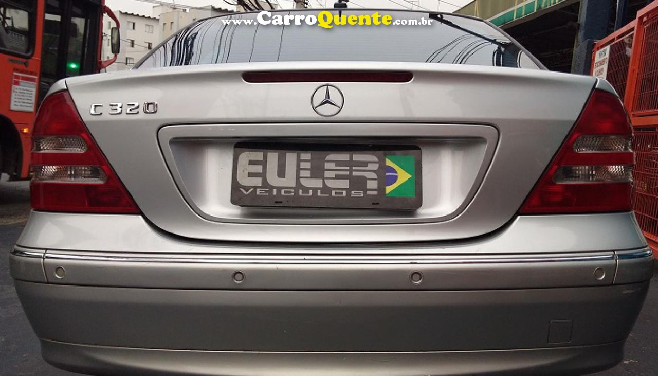 MERCEDES-BENZ   C-320 AVANTGARDE 3.2 V6 24V 4P AUT.   PRATA 2002 3.2 GASOLINA - Loja