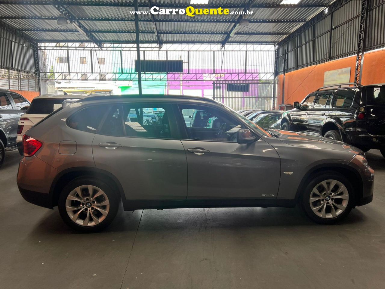 BMW   X1 SDRIVE 18I 2.0 16V 4X2 AUT.   CINZA 2011 2.0 GASOLINA - Loja