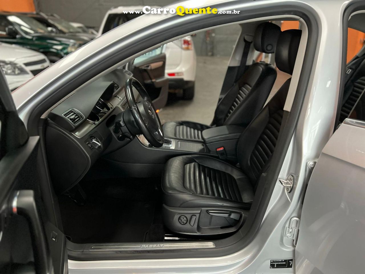 VOLKSWAGEN   PASSAT TB 2.0 FSITSI 211CV TIPTRONIC 4P   PRATA 2013 2.0 GASOLINA - Loja