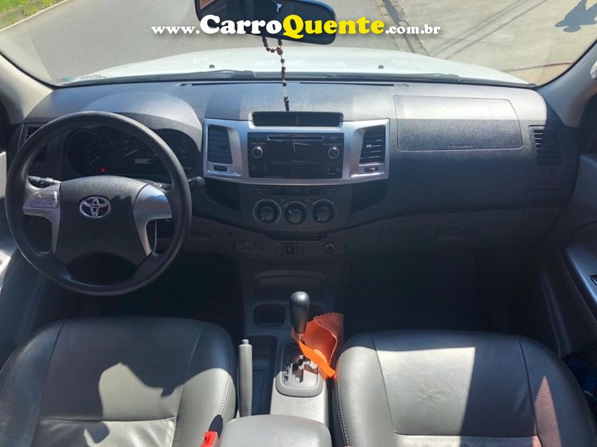 Toyota Hilux Cabine Dupla SR 4X2 - Loja