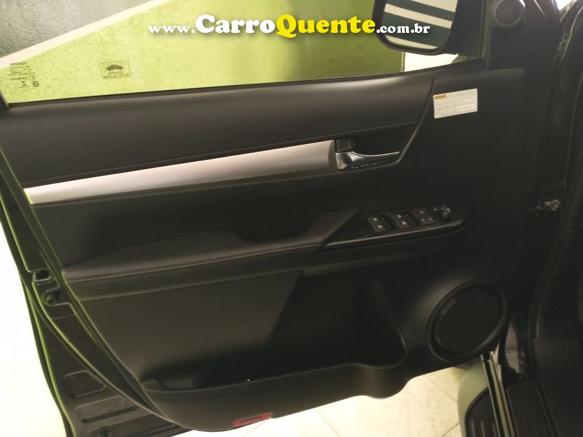 Toyota Hilux Cabine Dupla 2.8 SRX 4X4 DIESEL CABINE DUPLA AUTOMÁTICO - Loja