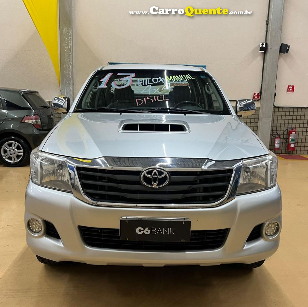 TOYOTA   HILUX CD D4-D 4X4 3.0 TDI DIES. MEC.   PRATA 2013 3.0 DIESEL - Loja