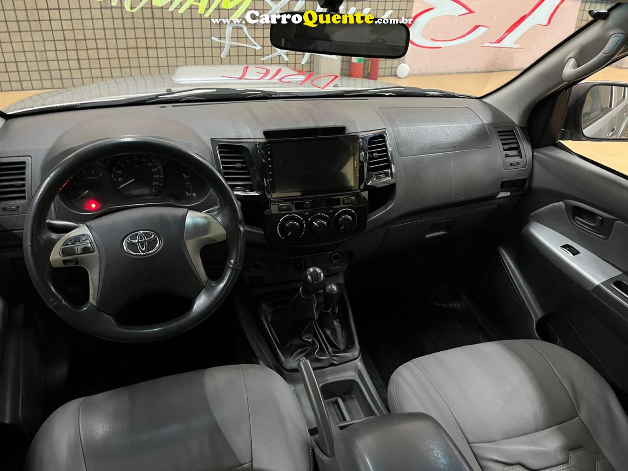 TOYOTA   HILUX CD D4-D 4X4 3.0 TDI DIES. MEC.   PRATA 2013 3.0 DIESEL - Loja