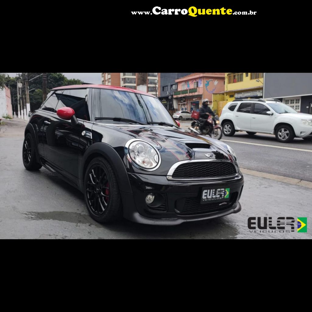 MINI   COOPER JOHN WORKS 1.6 AUT.   PRETO 2013 1.6 GASOLINA - Loja