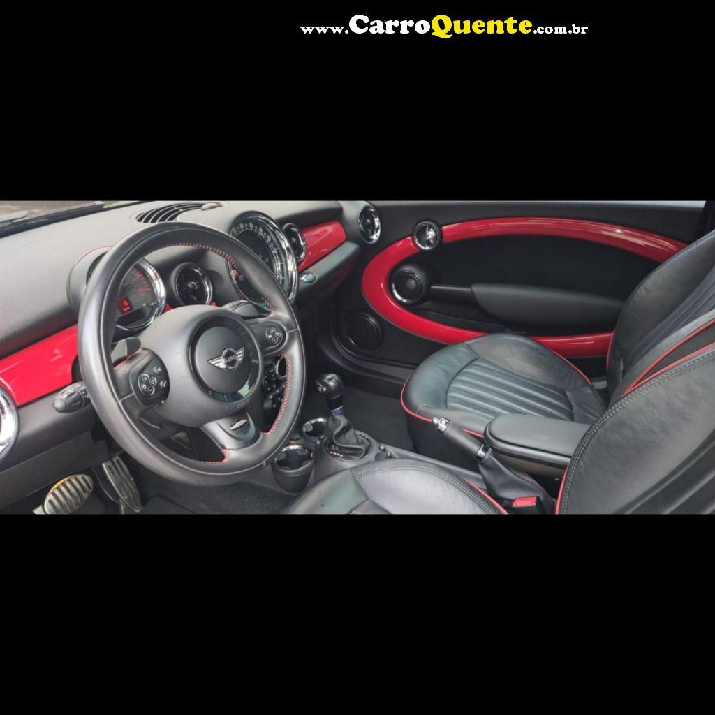 MINI   COOPER JOHN WORKS 1.6 AUT.   PRETO 2013 1.6 GASOLINA - Loja