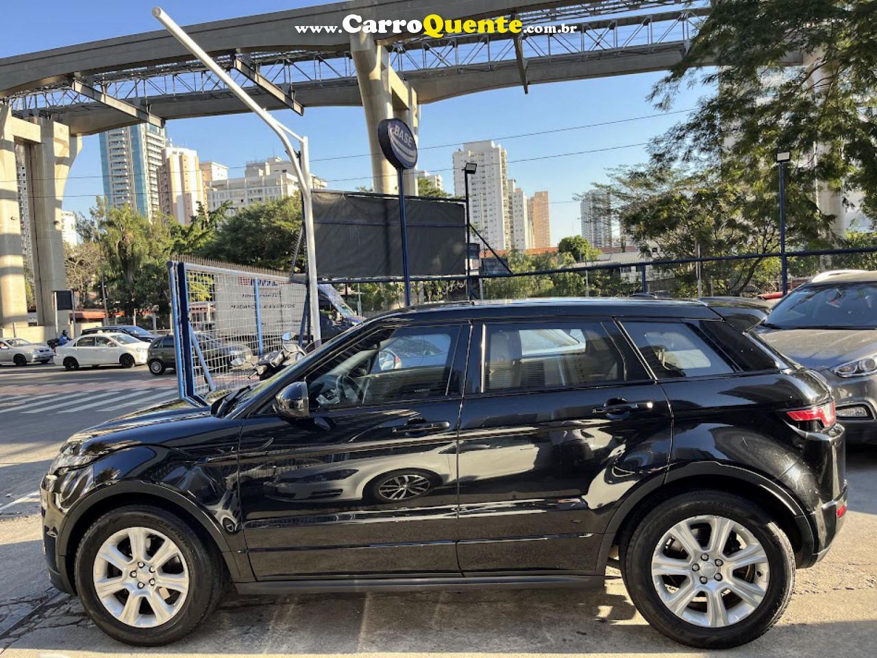 LAND ROVER   RANGE R.EVOQUE SI4 SE DYNAMIC 2.0 AUT.   PRETO 2016 2.0 GASOLINA - Loja