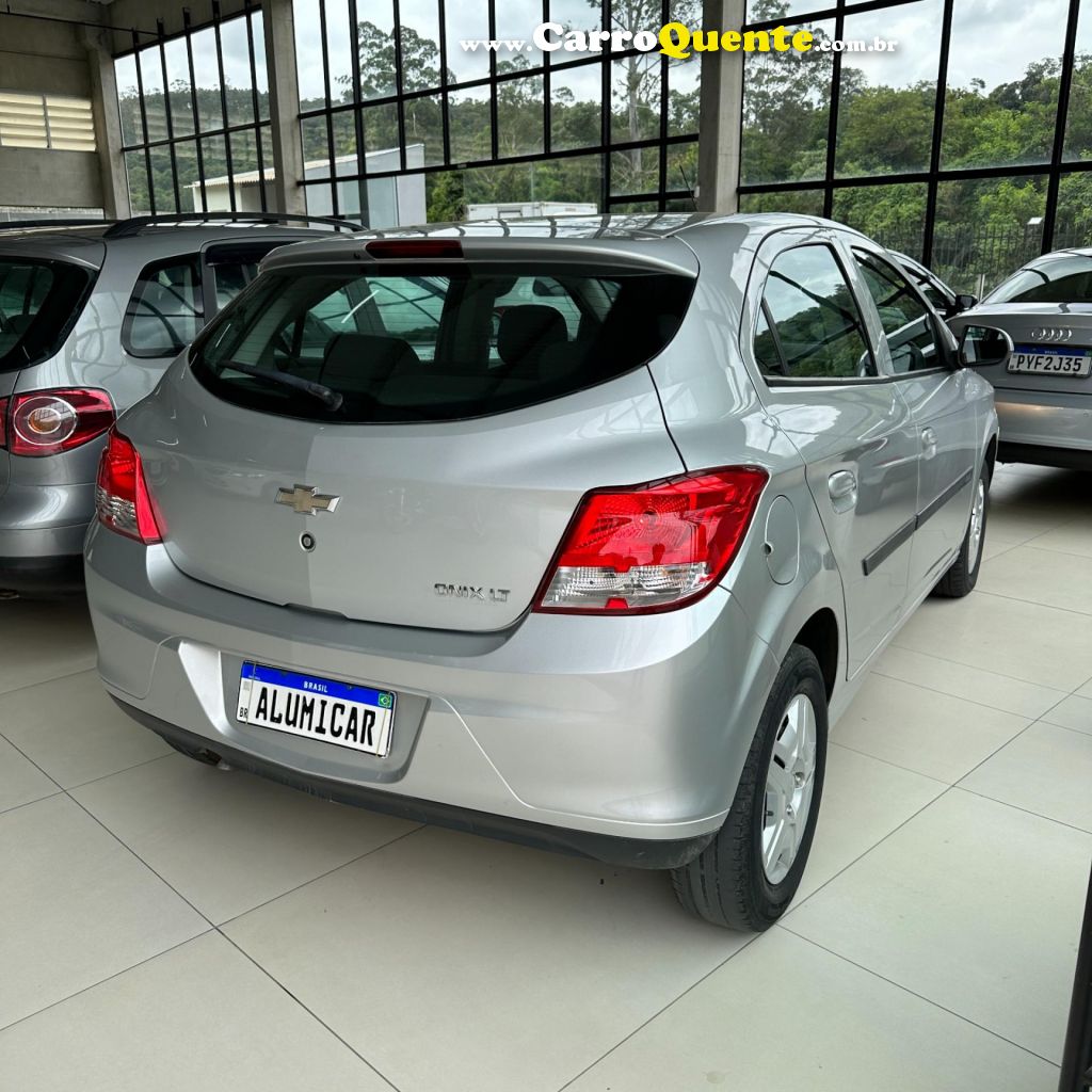 CHEVROLET   ONIX HATCH LT 1.0 8V FLEXPOWER 5P MEC.   PRATA 2014 1.0 FLEX - Loja