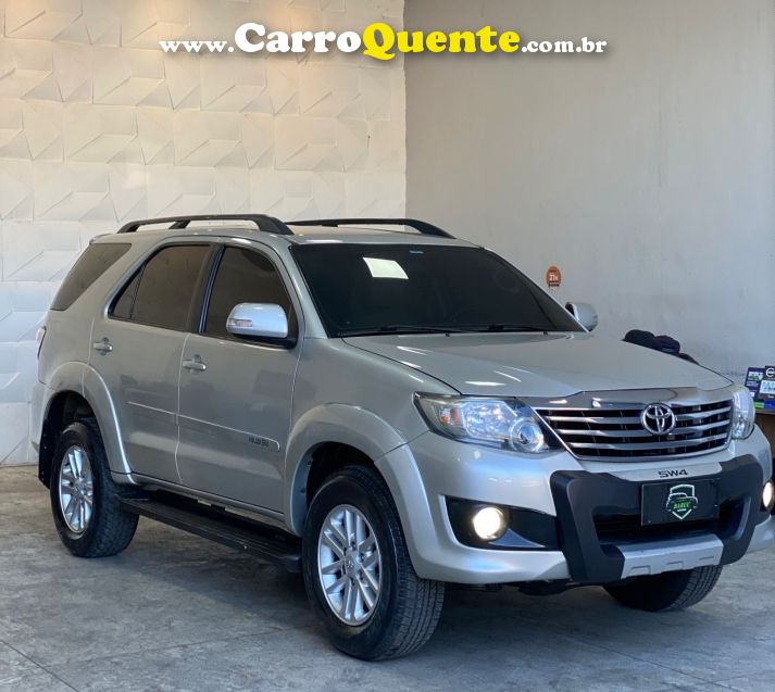 Toyota Hilux Sw4 4x2 - Loja