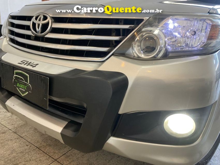 Toyota Hilux Sw4 4x2 - Loja