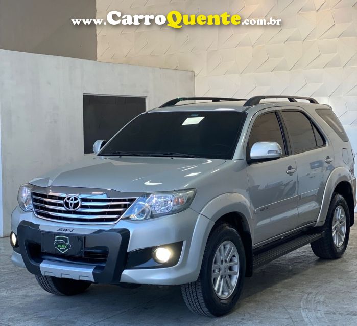 Toyota Hilux Sw4 4x2 - Loja