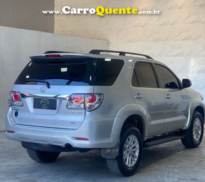 Toyota Hilux Sw4 4x2 - Loja