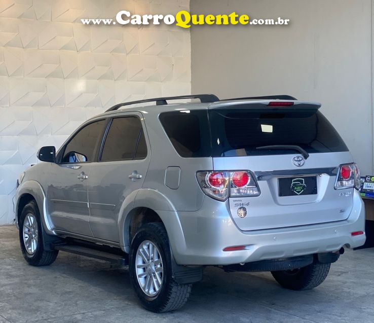 Toyota Hilux Sw4 4x2 - Loja