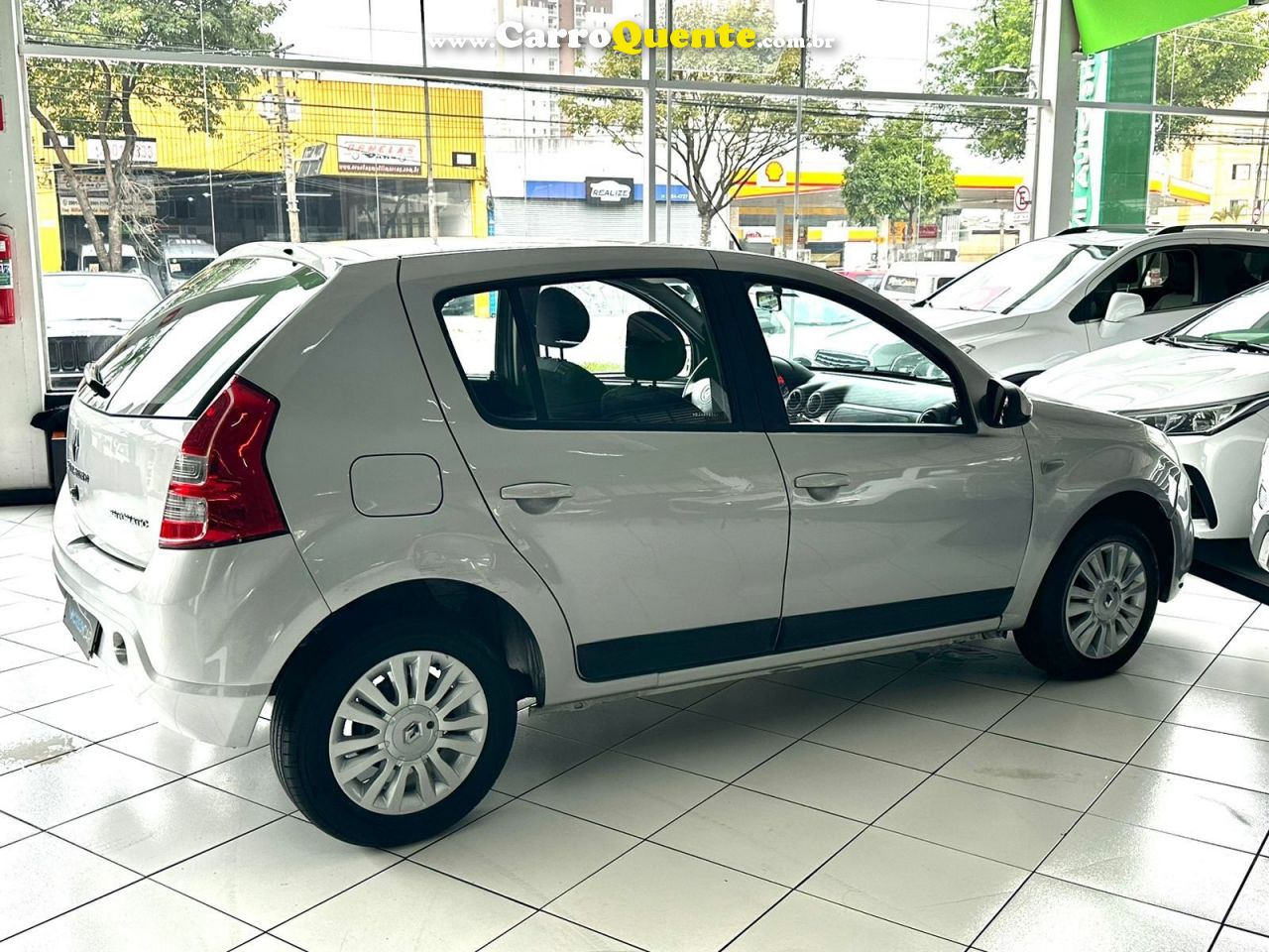 RENAULT SANDERO 1.6 PRIVILEGE 16V - Loja