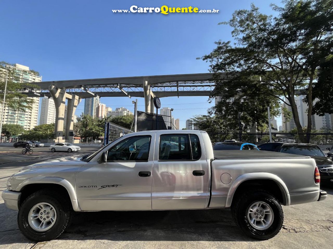 DODGE   DAKOTA SPORT 5.2 V8 CD AUT.   PRATA 2001 5.2 GASOLINA E GÁS NATURAL - Loja