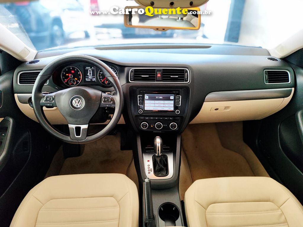 VOLKSWAGEN JETTA 2.0 TSI HIGHLINE 211CV - Loja