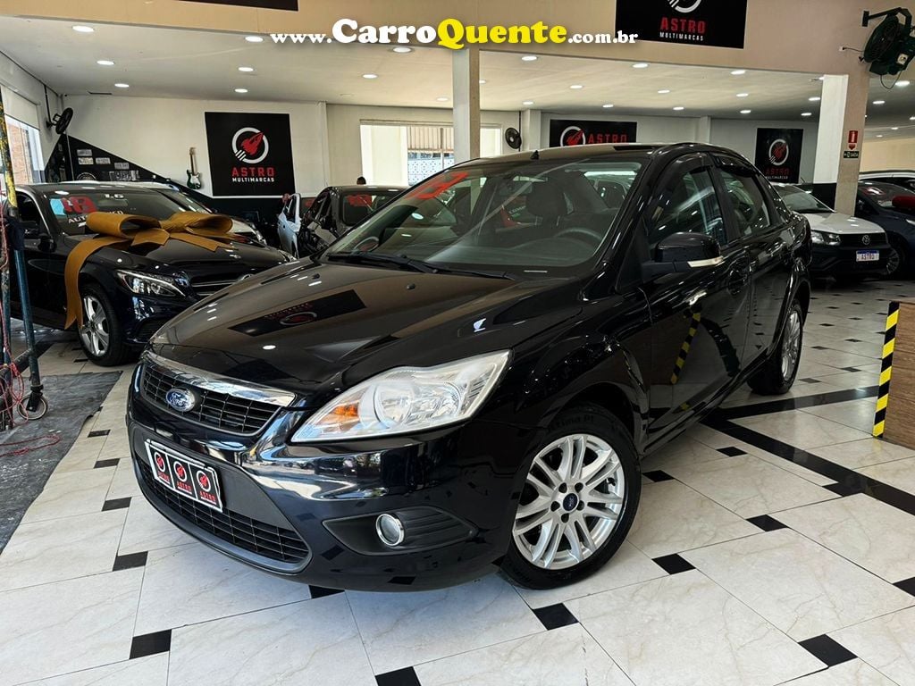 FORD FOCUS 1.6 GLX SEDAN 16V - Loja