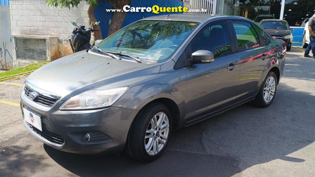 FORD   FOCUS 2.0 16VSESE PLUS FLEX 5P AUT.   CINZA 2012 2.0 FLEX - Loja