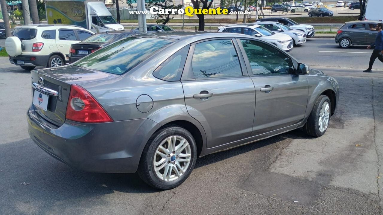 FORD   FOCUS 2.0 16VSESE PLUS FLEX 5P AUT.   CINZA 2012 2.0 FLEX - Loja