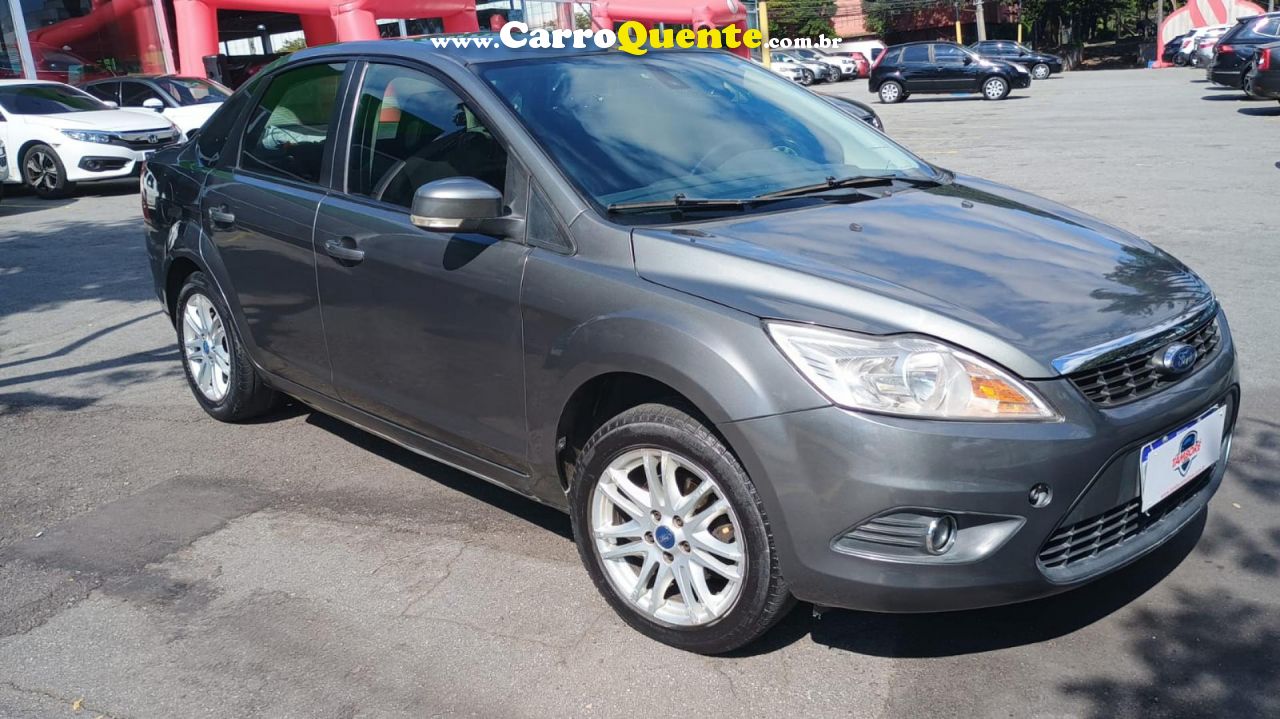 FORD   FOCUS 2.0 16VSESE PLUS FLEX 5P AUT.   CINZA 2012 2.0 FLEX - Loja