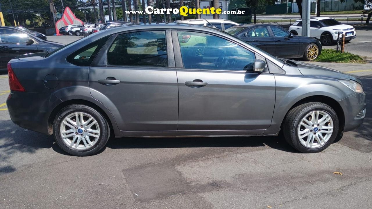 FORD   FOCUS 2.0 16VSESE PLUS FLEX 5P AUT.   CINZA 2012 2.0 FLEX - Loja