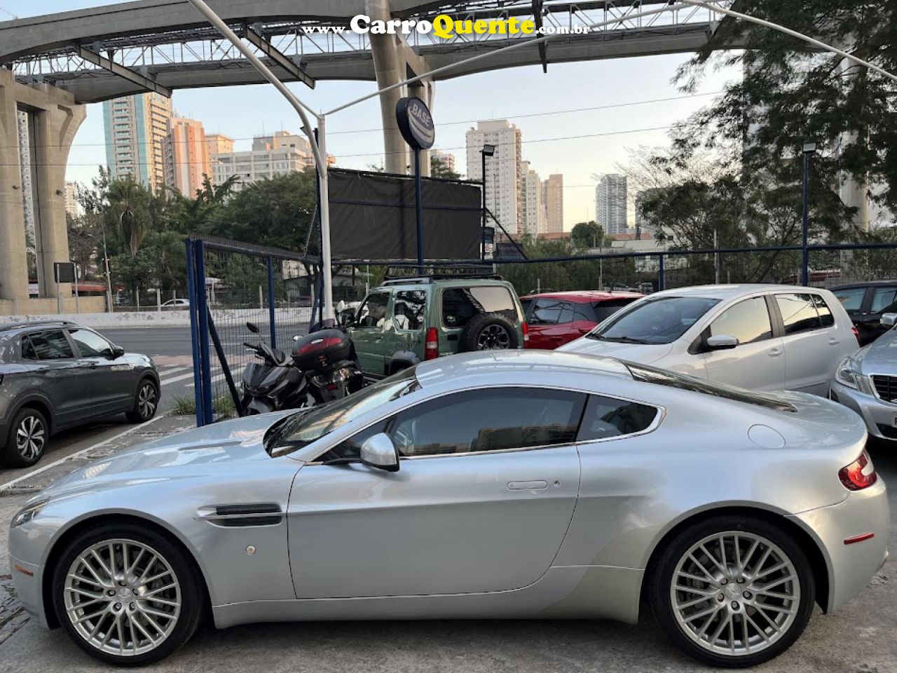 ASTON MARTIN   VANTAGE COUPE 4.7 V8 425CV   PRATA 2010 4.7 GASOLINA - Loja