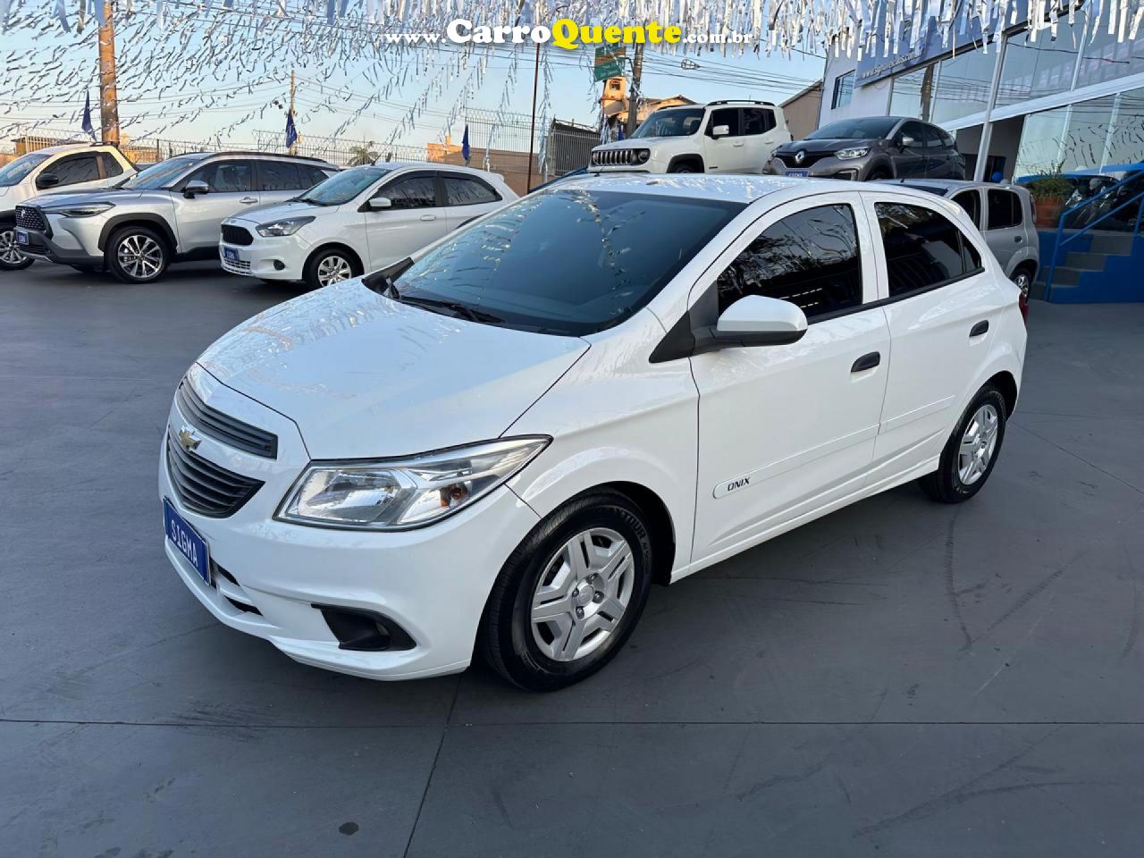 CHEVROLET   ONIX HATCH JOY 1.0 8V FLEX 5P MEC.   BRANCO 2018 1.0 FLEX - Loja