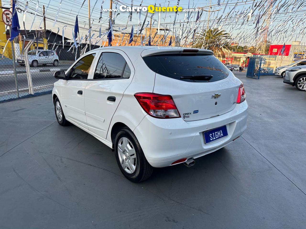 CHEVROLET   ONIX HATCH JOY 1.0 8V FLEX 5P MEC.   BRANCO 2018 1.0 FLEX - Loja