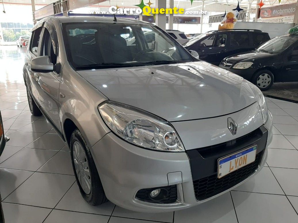 RENAULT SANDERO 1.6 PRIVILEGE 16V - Loja