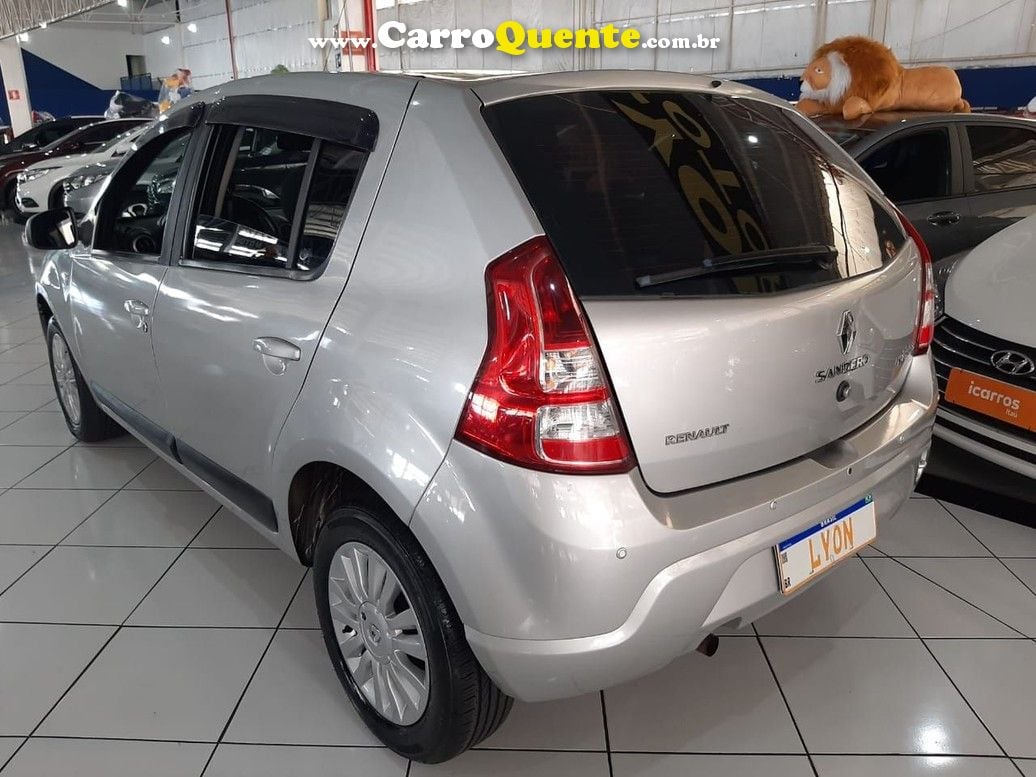 RENAULT SANDERO 1.6 PRIVILEGE 16V - Loja