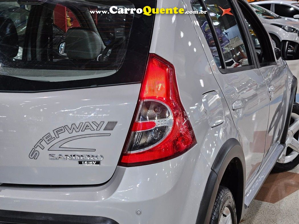 RENAULT SANDERO 1.6 STEPWAY FLEX - Loja