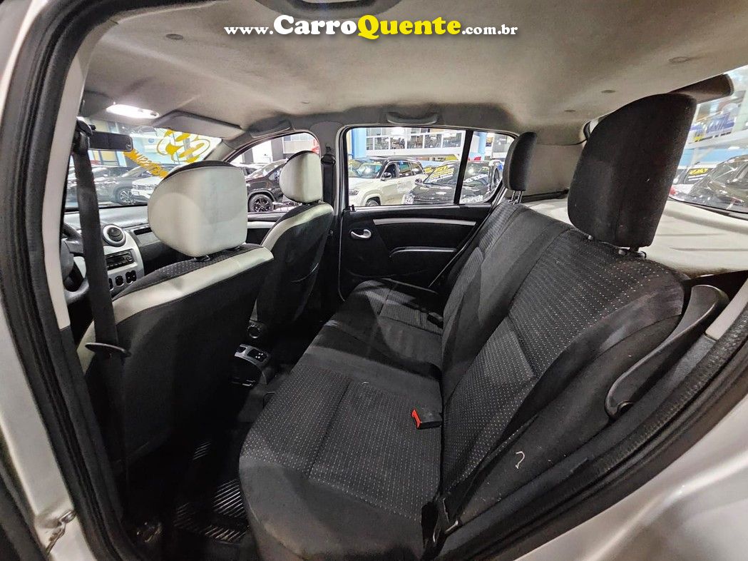 RENAULT SANDERO 1.6 STEPWAY FLEX - Loja