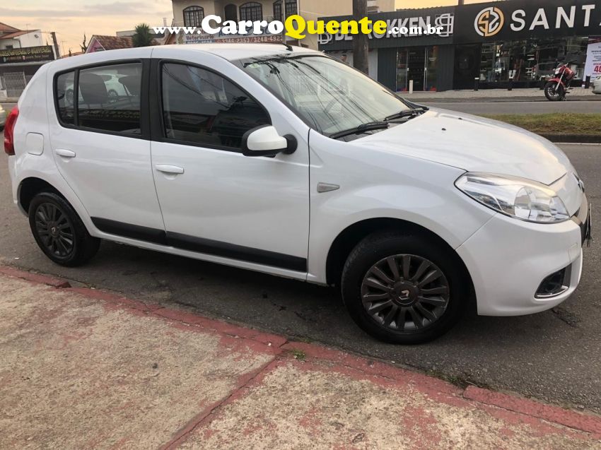 Renault Sandero PRIVILÉGE - Loja