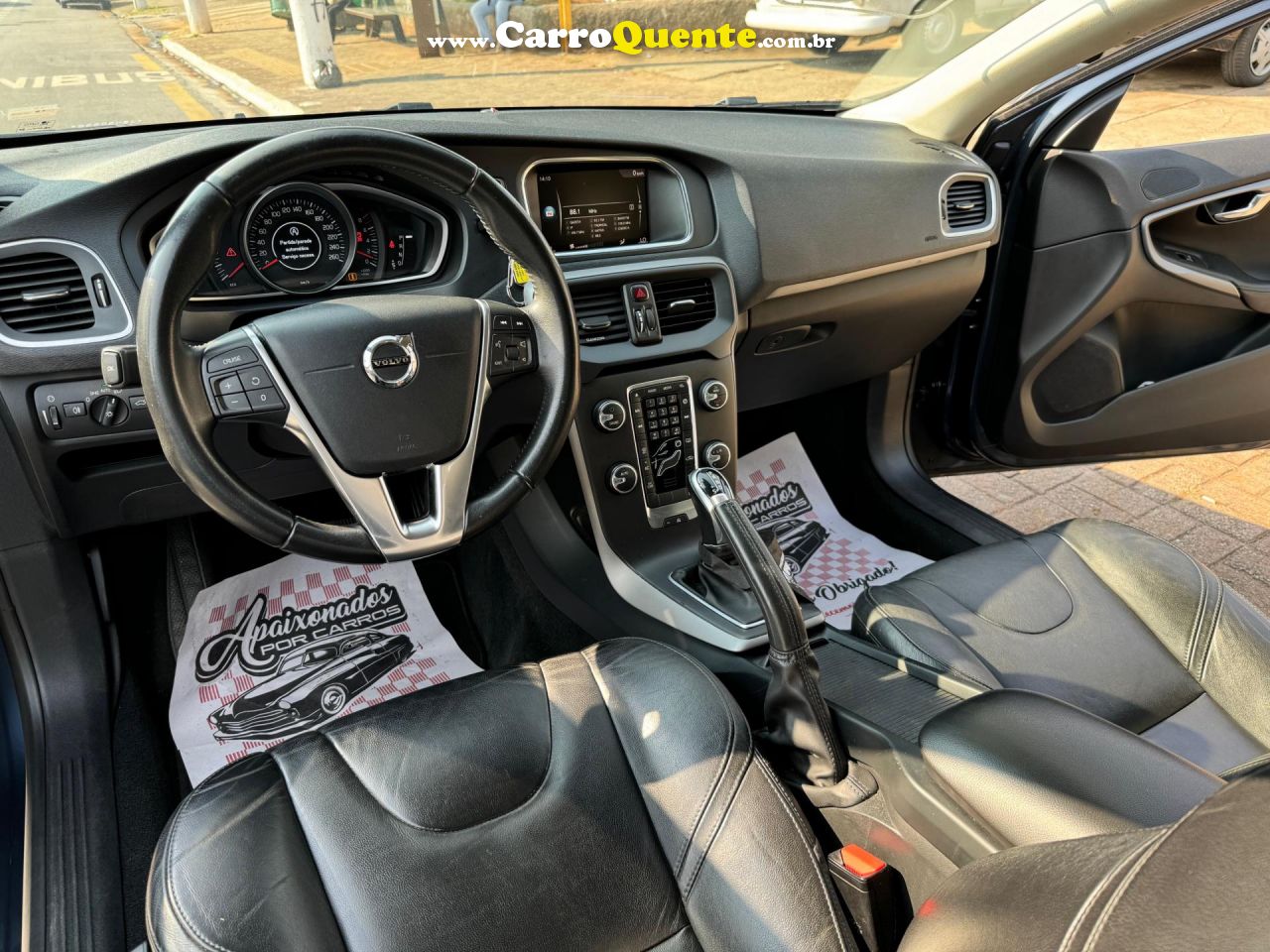 VOLVO   V40 T-4 KINETIC 2.0 AUT.   AZUL 2018 2.0 GASOLINA - Loja