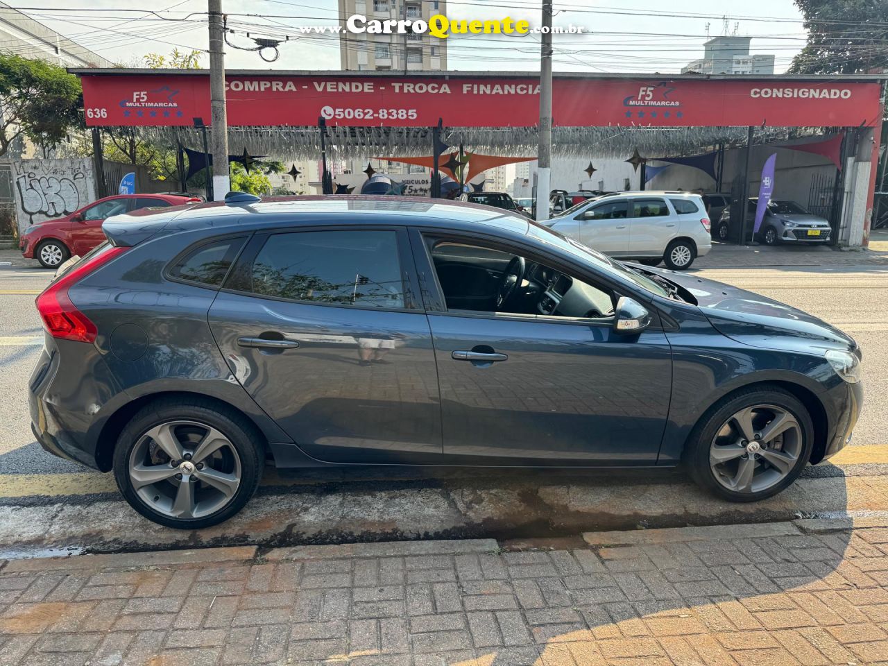 VOLVO   V40 T-4 KINETIC 2.0 AUT.   AZUL 2018 2.0 GASOLINA - Loja