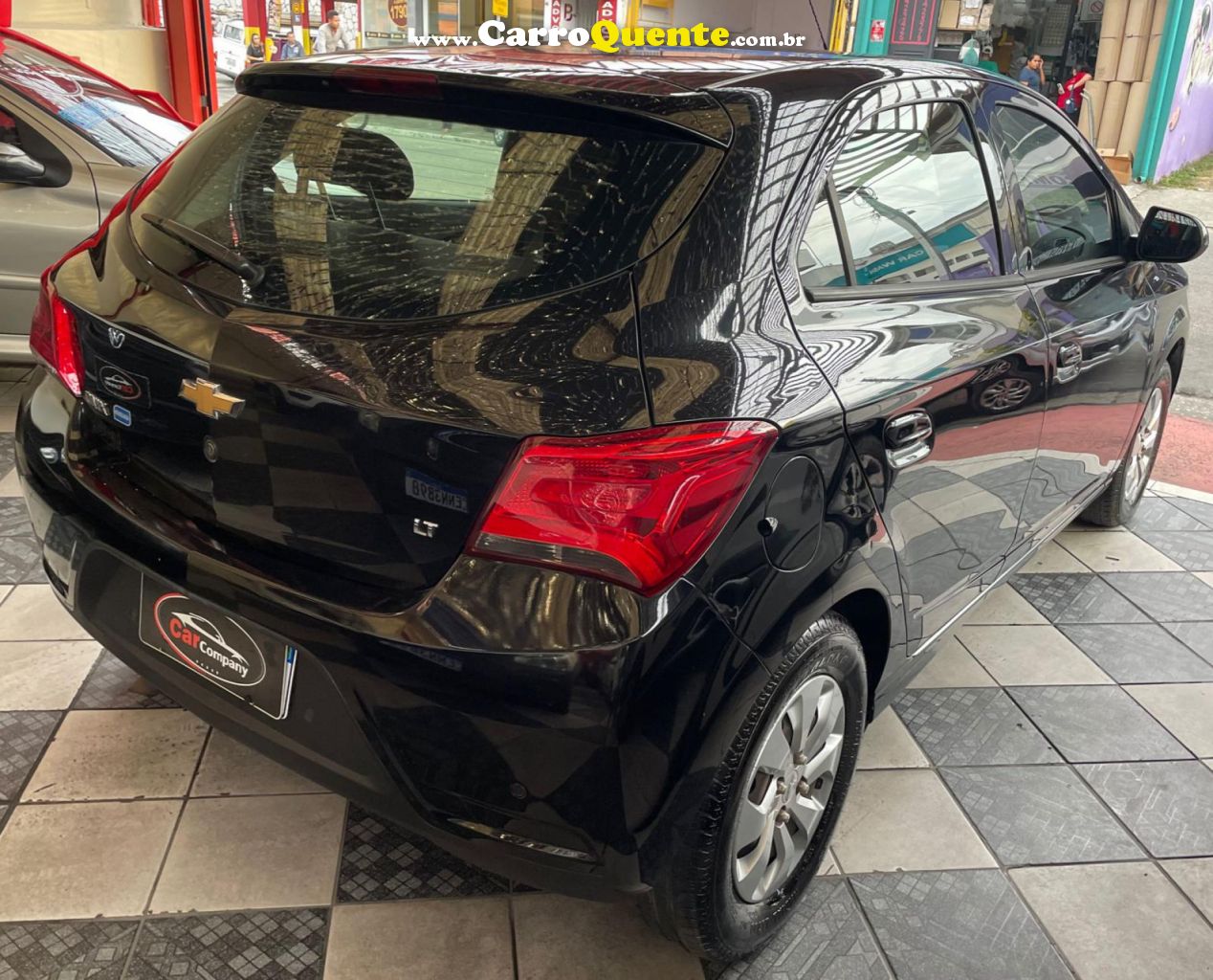 CHEVROLET   ONIX HATCH LT 1.0 8V FLEXPOWER 5P MEC.   PRETO 2018 1.0 FLEX - Loja