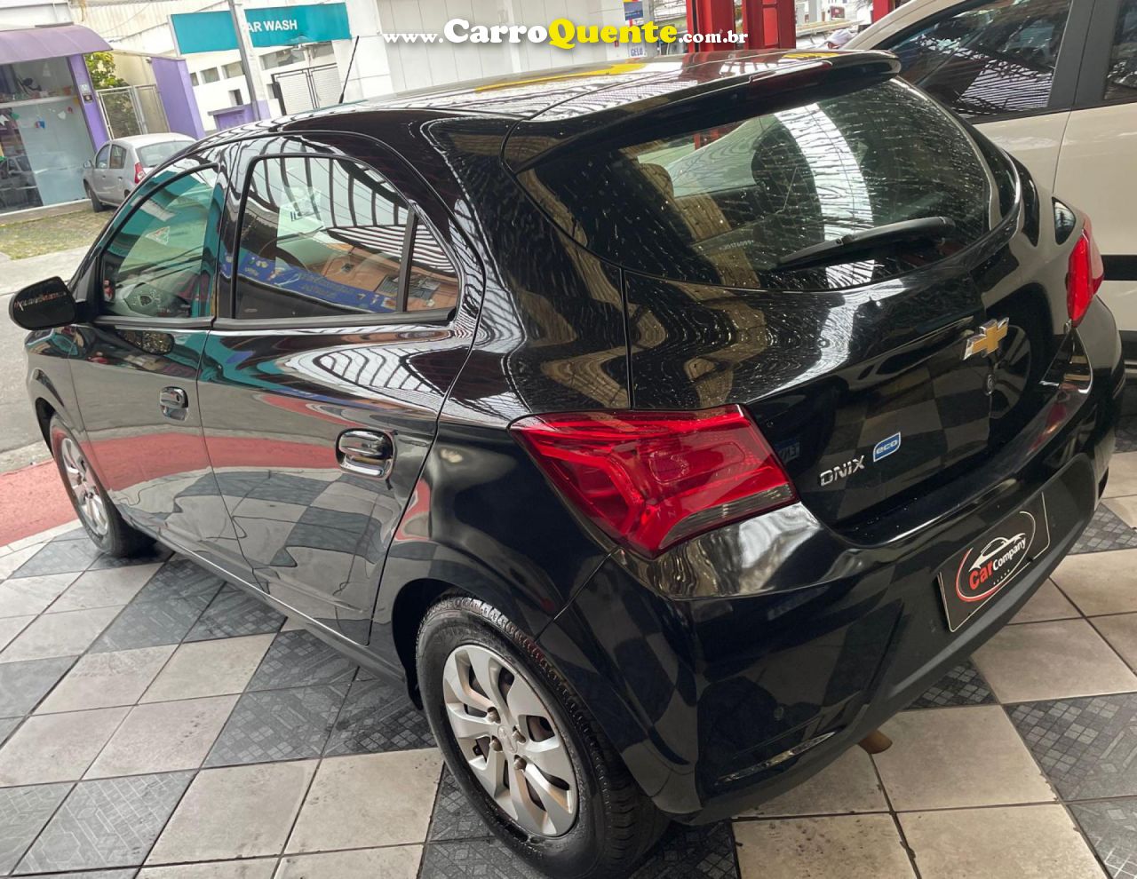 CHEVROLET   ONIX HATCH LT 1.0 8V FLEXPOWER 5P MEC.   PRETO 2018 1.0 FLEX - Loja