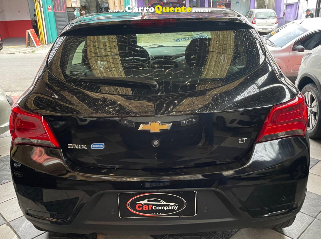 CHEVROLET   ONIX HATCH LT 1.0 8V FLEXPOWER 5P MEC.   PRETO 2018 1.0 FLEX - Loja