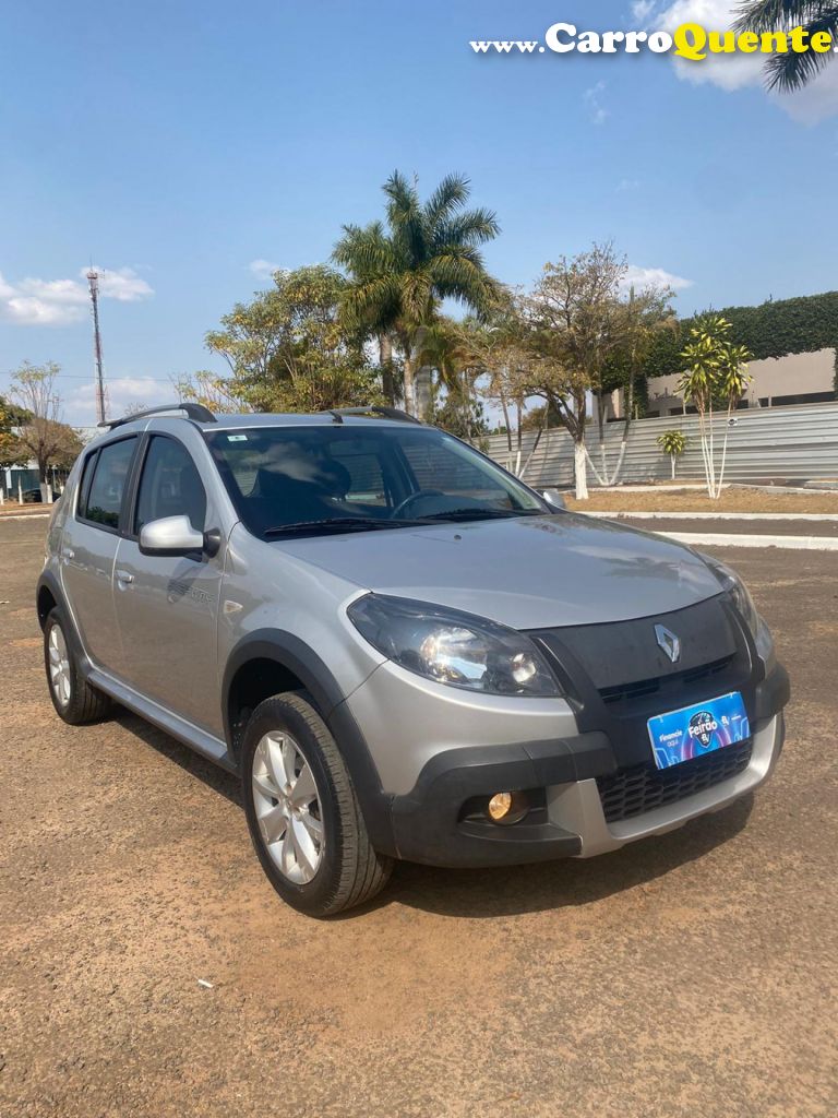 RENAULT   SANDERO STEPWAY HI-POWER 1.6 8V 5P   PRATA 2014 1.6 GASOLINA - Loja