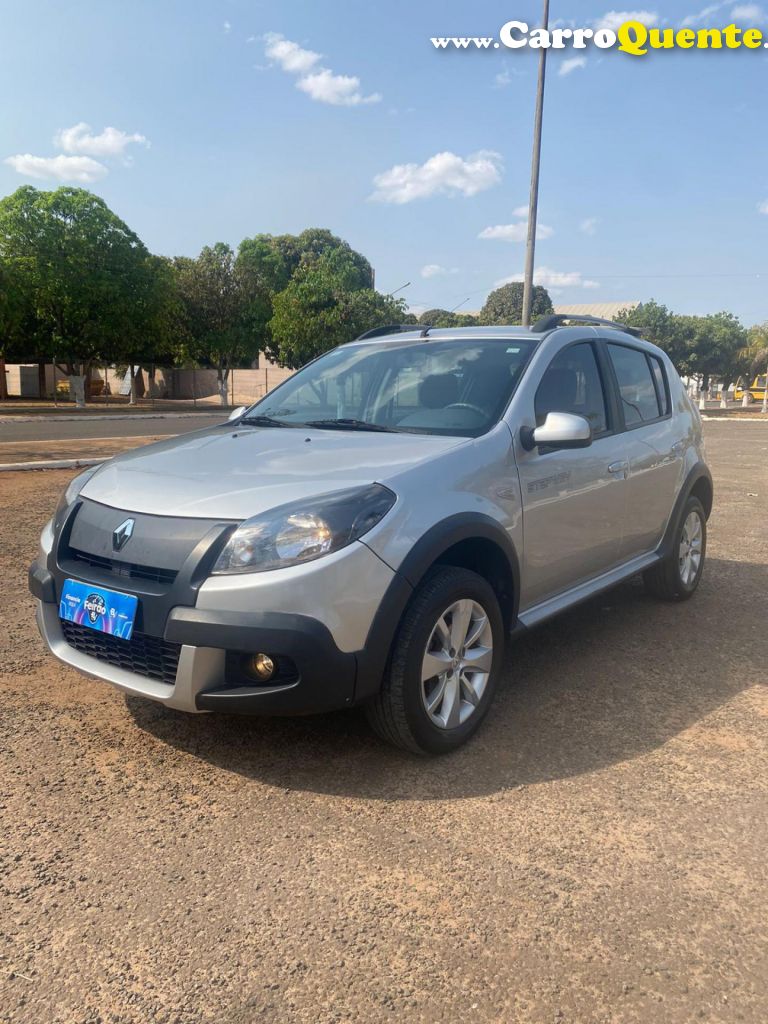 RENAULT   SANDERO STEPWAY HI-POWER 1.6 8V 5P   PRATA 2014 1.6 GASOLINA - Loja