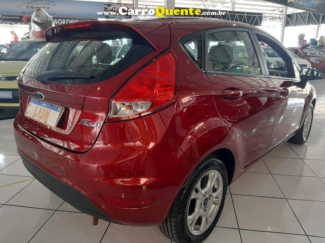 FORD FIESTA 1.0 ROCAM SE PLUS HATCH 8V - Loja