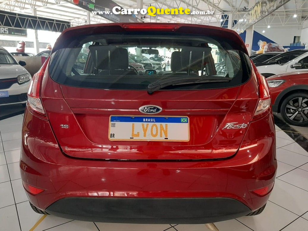 FORD FIESTA 1.0 ROCAM SE PLUS HATCH 8V - Loja