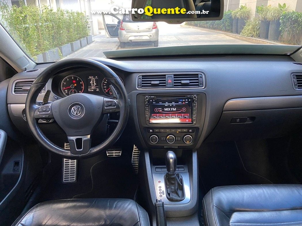 VOLKSWAGEN JETTA 2.0 TSI HIGHLINE 211CV - Loja