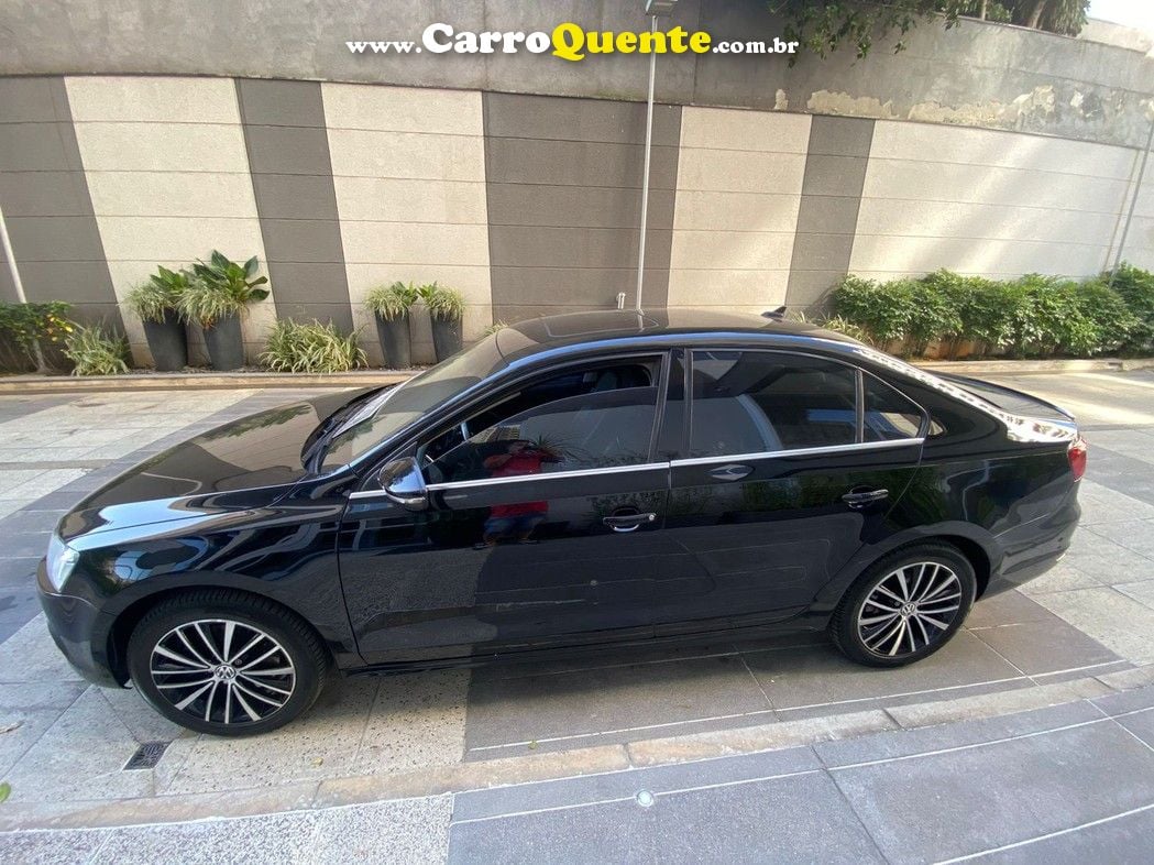 VOLKSWAGEN JETTA 2.0 TSI HIGHLINE 211CV - Loja