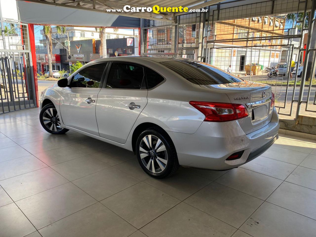 NISSAN   SENTRA SV 2.0 FLEXSTART 16V AUT.   PRATA 2017 2.0 GASOLINA - Loja