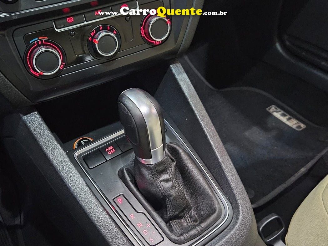 VOLKSWAGEN JETTA 2.0 TRENDLINE * C/ INTERIOR CARAMELO * - Loja