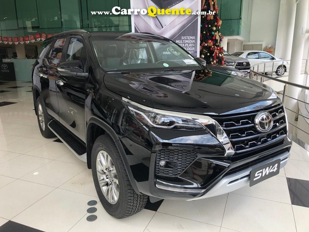 TOYOTA HILUX SW4 2.8 D-4D TURBO SRX 7L 4X4 - Loja